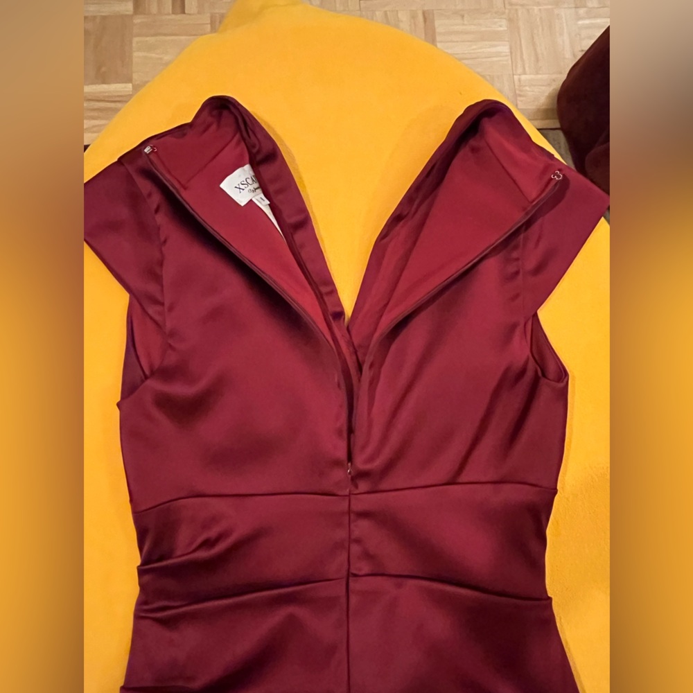 Burgundy Evening Dress. Satin. Ruching on the skirt V-neck. Size S. Xscape brand - Picture 13 of 13